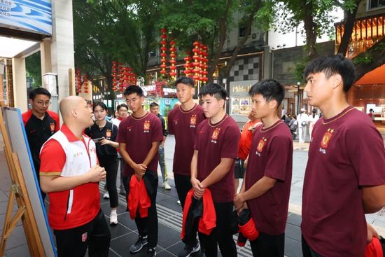 曝光片段侧面展现了小李子和皮特在片中的友情